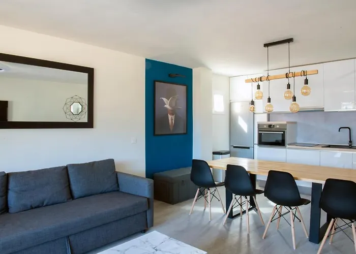 La Chica De La Perla Apartman